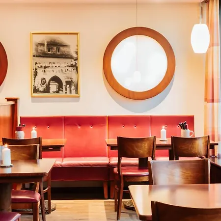 Ebertor - & מלון