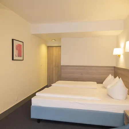 Hotel Ebertor - & 3*