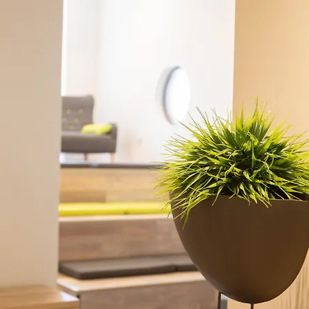 Ebertor - & מלון