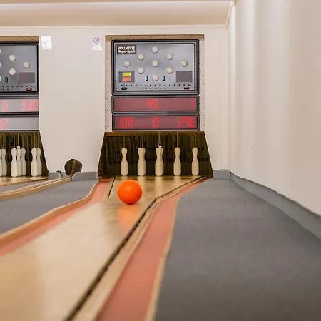 Ebertor - & מלון